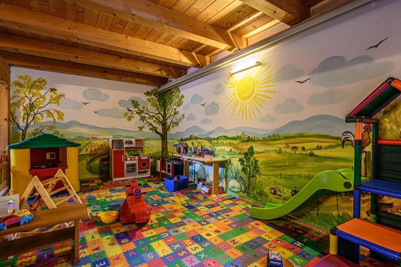 Wenzlhof Villa ซวีเซิล ภายนอก รูปภาพ